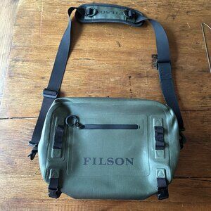 Filson Dry Waist Pack in Green ~ NWOT!